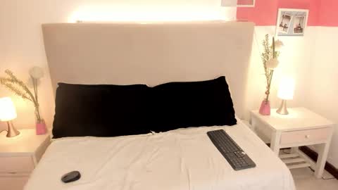 Snapshot of angel_velvet_ chatting on 09-20-25, 01:01 angel_velvet_ online show from 09-20-25, 01:01