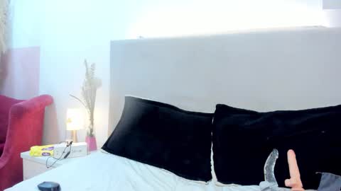 angel_velvet_ online show from 12-14-25, 07:07