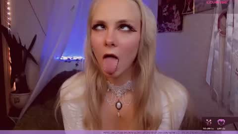 Snapshot of angel_vice chatting on 07-04-26, 03:29 Frida A boost to fortune for the one who gives a thumbs up and a bonus lucky for those who support me by joining the fanclub online show from 07-04-26, 03:29