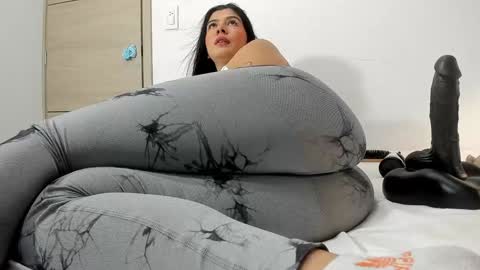 Snapshot of angela_lia_ chatting on 12-21-24, 03:53 Angela online show from 12-21-24, 03:53