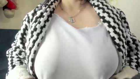 Angela online show from 11-10-25, 02:10