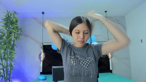 Snapshot of angelaa_cute chatting on 09-29-25, 12:10 ANGELA online show from 09-29-25, 12:10