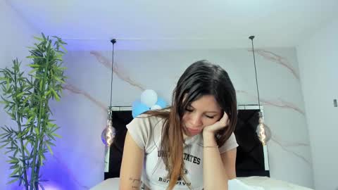 Snapshot of angelaa_cute chatting on 10-03-25, 12:13 ANGELA online show from 10-03-25, 12:13