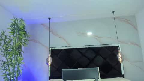 Snapshot of angelaa_cute chatting on 10-09-25, 12:58 ANGELA online show from 10-09-25, 12:58