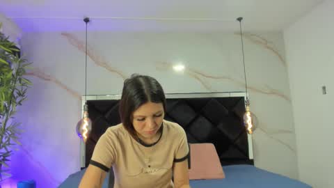 Snapshot of angelaa_cute chatting on 10-17-25, 12:08 ANGELA online show from 10-17-25, 12:08