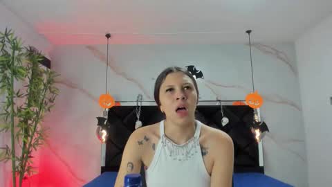 Snapshot of angelaa_cute chatting on 10-29-25, 12:07 ANGELA online show from 10-29-25, 12:07