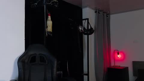 Snapshot of angelabl0odborne chatting on 10-04-25, 09:46 Angela help me reach 100 thumbs up online show from 10-04-25, 09:46