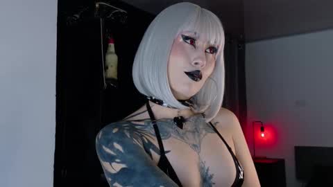 Snapshot of angelabl0odborne chatting on 10-09-25, 06:28 Angela help me reach 100 thumbs up online show from 10-09-25, 06:28