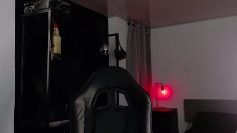 Snapshot of angelabl0odborne chatting on 10-10-25, 07:35 Angela help me reach 100 thumbs up online show from 10-10-25, 07:35