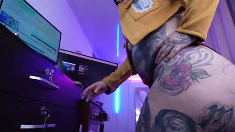 angelacianuro_ online show from 02-04-25, 01:45
