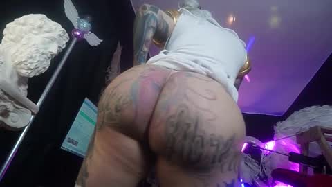 angelacianuro_ online show from 10-17-25, 02:37