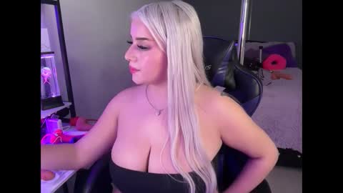 Snapshot of angeladiamondd1 chatting on 01-29-25, 10:43 angeladiamondd1 online show from 01-29-25, 10:43