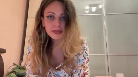 Snapshot of angelalexiss chatting on 09-21-25, 05:03 AngelAlexiss online show from 09-21-25, 05:03