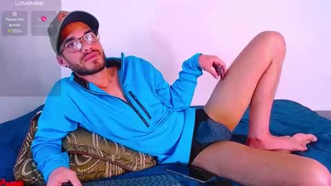 Snapshot of angelandfranco chatting on 02-14-25, 01:02 AngelFranco online show from 02-14-25, 01:02