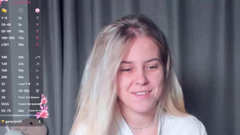 Snapshot of angelanty chatting on 10-27-25, 03:27 Darsi Anty online show from 10-27-25, 03:27