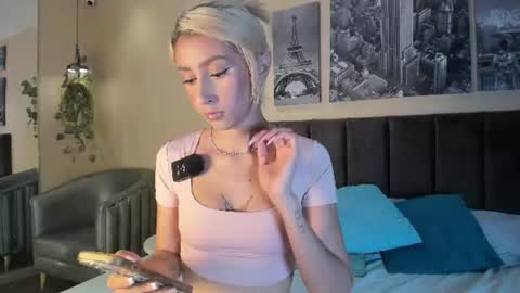Snapshot of angelbae_ chatting on 06-17-26, 01:19 AngelBae online show from 06-17-26, 01:19