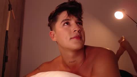 Snapshot of angelcossio chatting on 03-10-25, 12:29 Angel online show from 03-10-25, 12:29