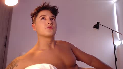 Snapshot of angelcossio chatting on 10-06-25, 08:17 Angel online show from 10-06-25, 08:17