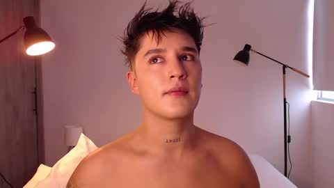 Snapshot of angelcossio chatting on 10-26-25, 07:42 Angel online show from 10-26-25, 07:42