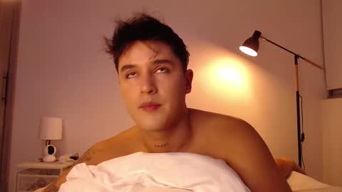 Snapshot of angelcossio chatting on 11-02-25, 12:24 Angel online show from 11-02-25, 12:24