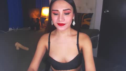 Snapshot of angelcumfallen chatting on 01-03-25, 11:35 Angel online show from 01-03-25, 11:35