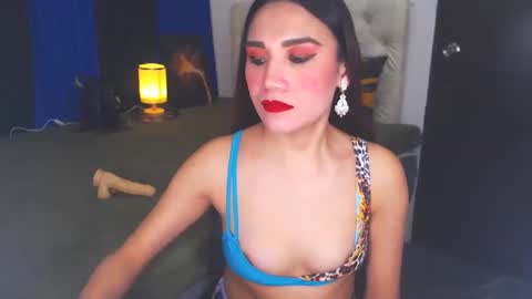 Snapshot of angelcumfallen chatting on 01-11-25, 03:20 Angel online show from 01-11-25, 03:20