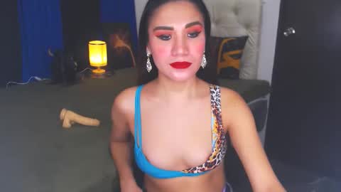 Snapshot of angelcumfallen chatting on 01-11-25, 06:23 Angel online show from 01-11-25, 06:23