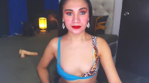 Snapshot of angelcumfallen chatting on 01-12-25, 12:28 Angel online show from 01-12-25, 12:28