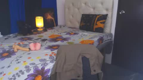 Snapshot of angelcumfallen chatting on 01-26-25, 06:06 Angel online show from 01-26-25, 06:06
