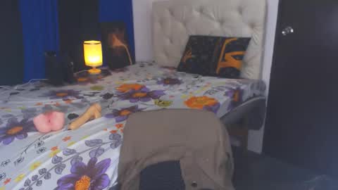 Snapshot of angelcumfallen chatting on 02-04-25, 04:37 Angel online show from 02-04-25, 04:37