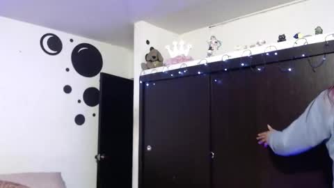 angele online show from 03-11-25, 03:26