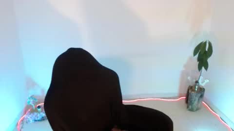 angele online show from 10-13-25, 02:22