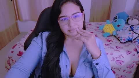 Snapshot of angeleslinda chatting on 01-25-25, 06:35 anastasia online show from 01-25-25, 06:35