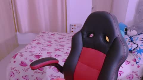 Snapshot of angeleslinda chatting on 01-25-25, 09:57 anastasia online show from 01-25-25, 09:57