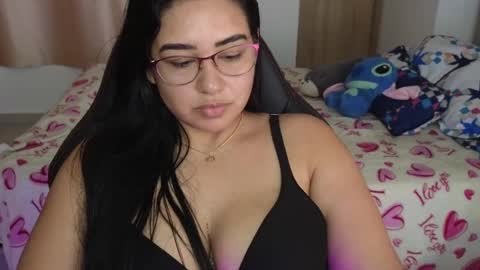 Snapshot of angeleslinda chatting on 02-15-25, 06:55 anastasia online show from 02-15-25, 06:55