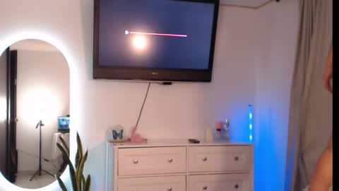 Snapshot of angelesxoxo chatting on 10-16-25, 12:00 angelesxoxo online show from 10-16-25, 12:00