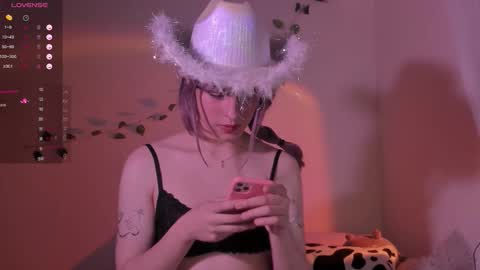 Angel Fiore online show from 10-27-25, 01:42