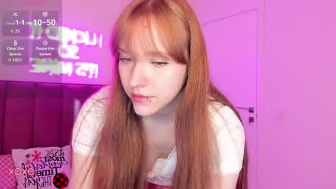 Snapshot of angelfleur chatting on 05-12-26, 01:36 Angela online show from 05-12-26, 01:36