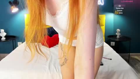 Snapshot of angelfleur chatting on 05-17-26, 01:25 Angela online show from 05-17-26, 01:25