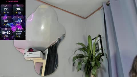 Carolina online show from 11-01-25, 02:13