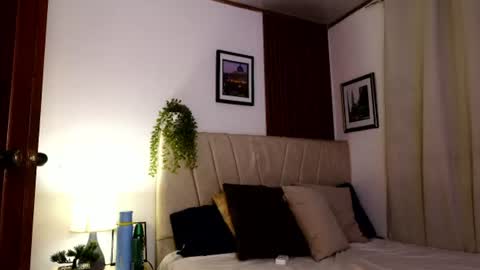 Snapshot of angeli_sexi chatting on 07-16-26, 01:00 Carolina online show from 07-16-26, 01:00