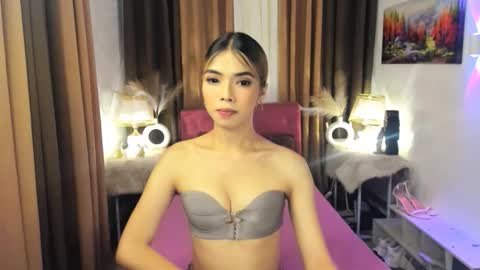 MISS PAU online show from 09-18-25, 01:13
