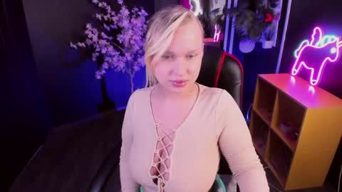 Angelic beauty online show from 05-26-26, 10:33