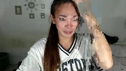 Snapshot of angelic_slutxx chatting on 03-09-25, 12:53 Yhanna online show from 03-09-25, 12:53