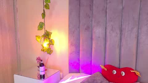 angelicaa_garcia online show from 05-18-26, 12:00