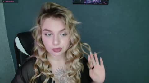 Snapshot of angelicablanch chatting on 10-26-25, 08:48 angelicablanch online show from 10-26-25, 08:48