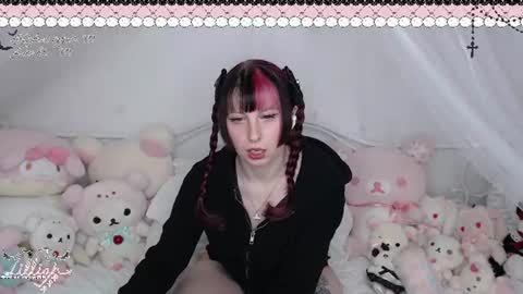 Snapshot of angelillic chatting on 06-10-26, 02:01 lillian online show from 06-10-26, 02:01