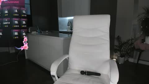 Snapshot of angelina_key chatting on 12-15-25, 01:15 angel online show from 12-15-25, 01:15