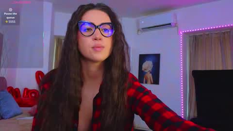 Snapshot of angelina_musse chatting on 09-22-25, 04:58 Angelina online show from 09-22-25, 04:58