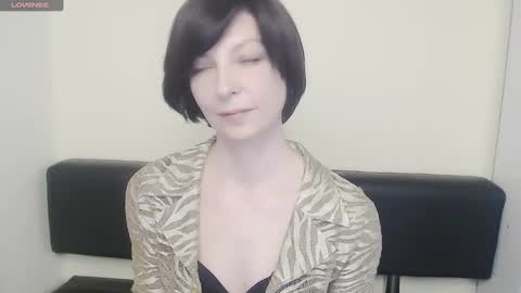 Snapshot of angelinalov_ chatting on 02-10-25, 10:53 Angelina online show from 02-10-25, 10:53